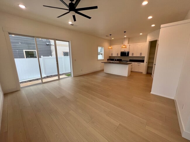 Building Photo - 317 Talons Dr
