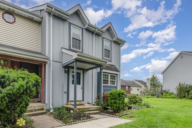Building Photo - 1140 Hedgerow Ln