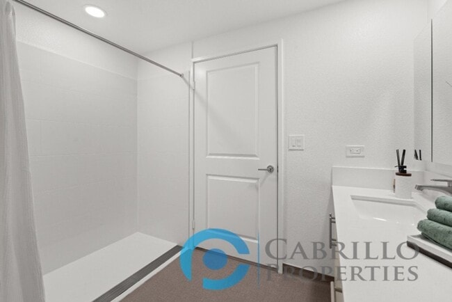 Interior Photo - Vadara West