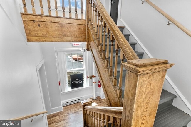 Foto del edificio - 200 W 10th St