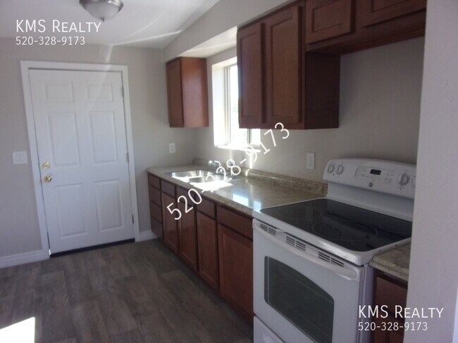 Building Photo - 2 Bed / 1 Bath - OWNER/AGENT