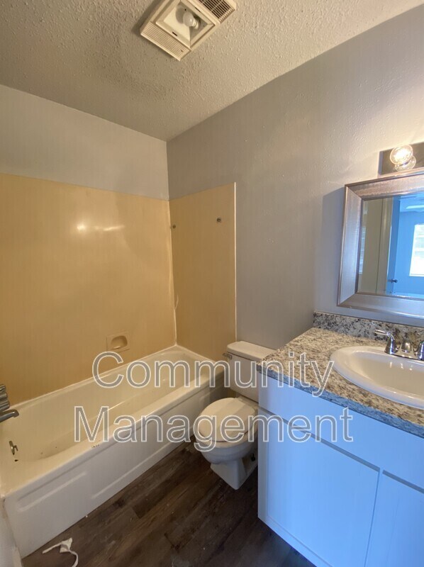 Building Photo - 1005 Shilo St
