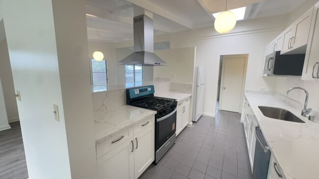 Building Photo - NEWLY RENOVATED-Single Family Home in Kailua- 3 Bedroom, 2 Bath, Carport and Big Yard!