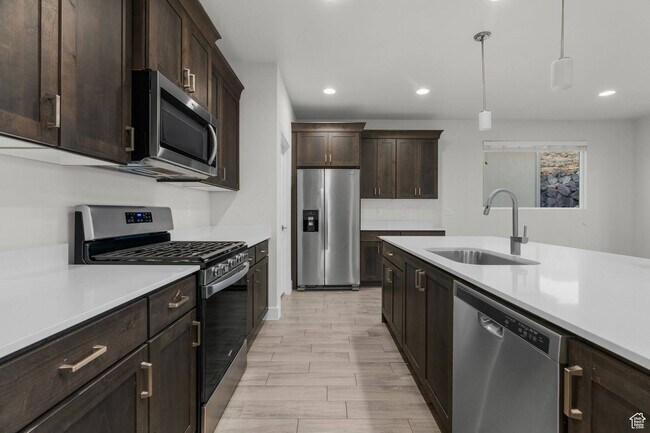 Building Photo - 2128 Montagna St