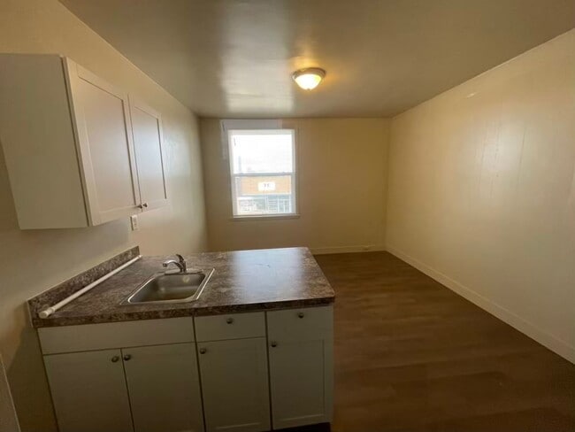 Building Photo - 44 S 200 E