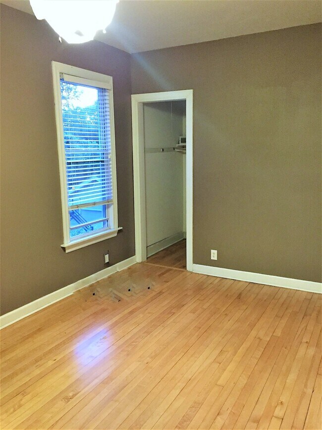 Foto del edificio - 3926 W Byron St