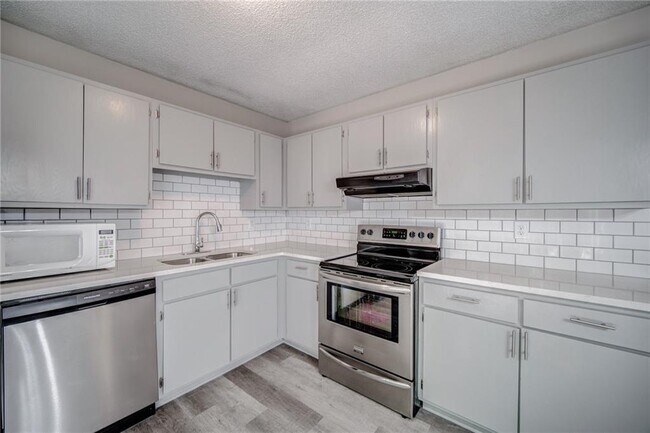 Foto del edificio - 4084 Hidden Hollow Dr