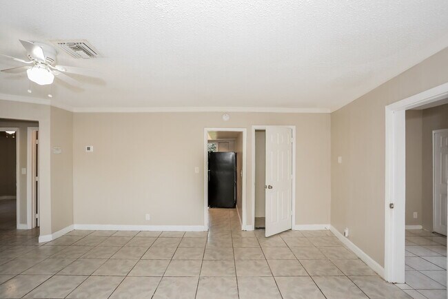 Building Photo - 1831 NW 2nd Ave