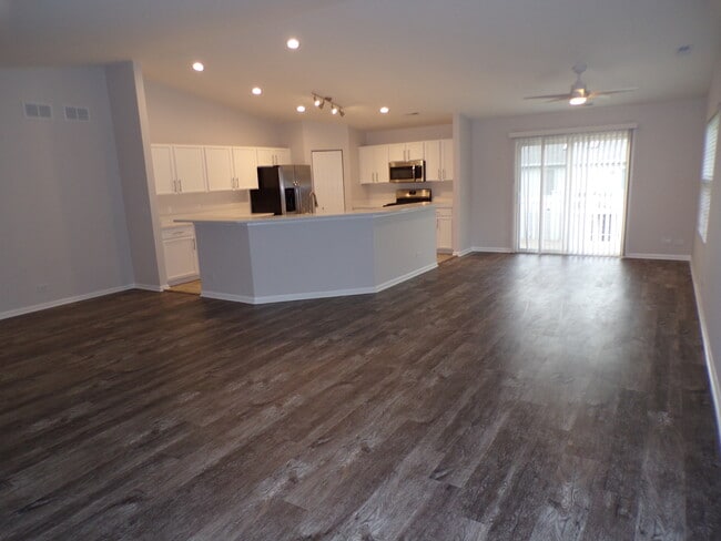 Building Photo - 1595 Millbrook Dr
