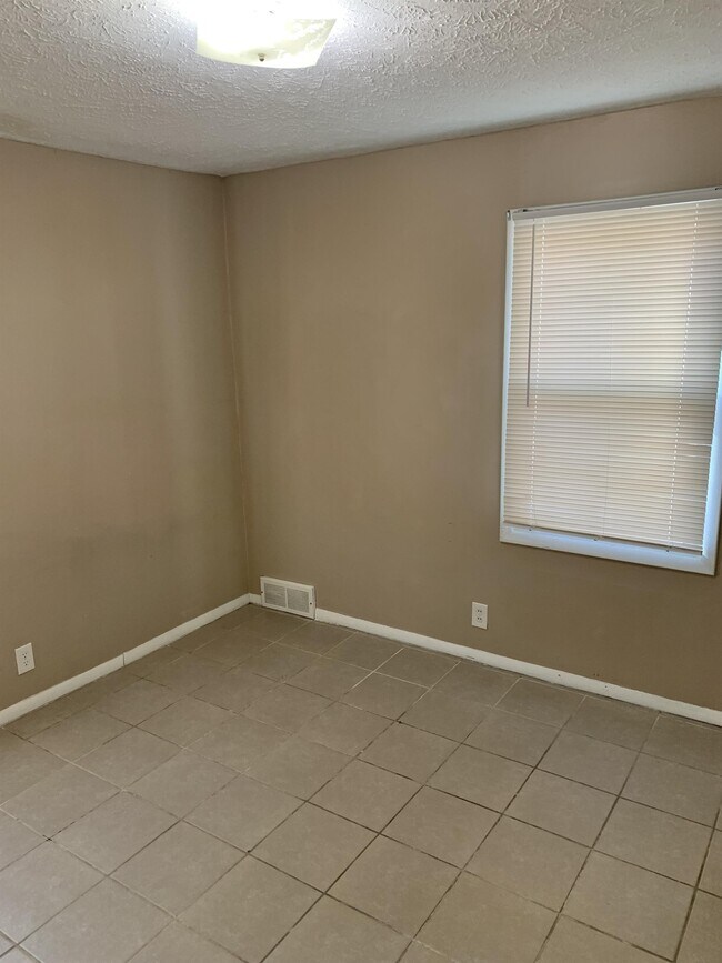 Foto del edificio - 6901 Northridge Dr