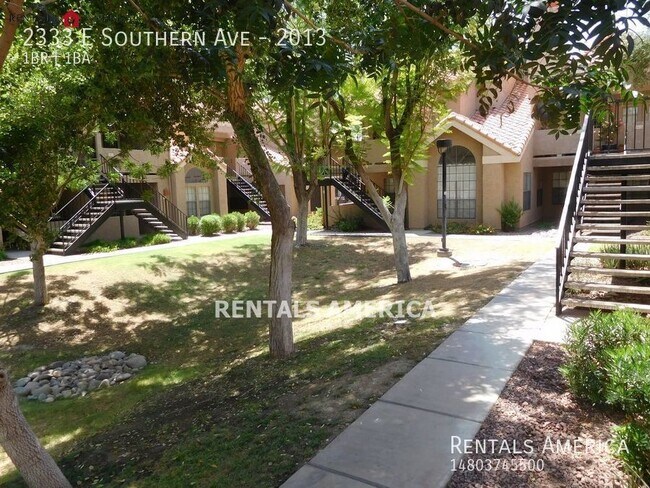 Building Photo - Modern Remodel w/ Loft Above Gorgeous Kitc...
