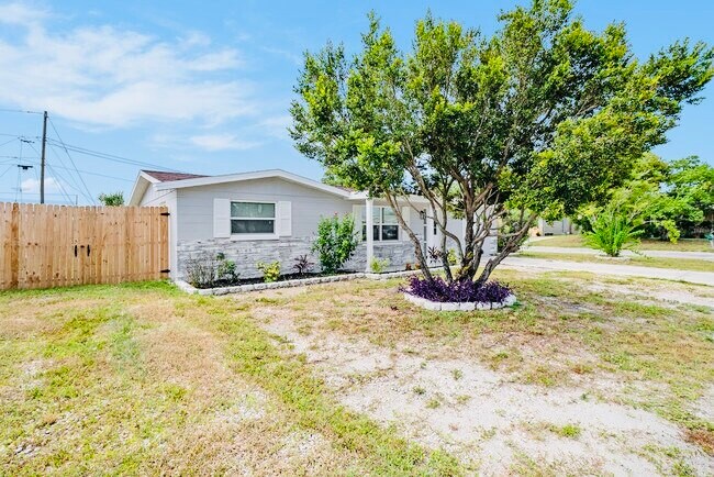 Foto del edificio - 4744 Guardian Ave