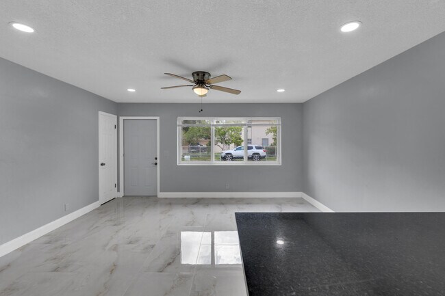 Building Photo - 800-802-802 SW 6th Ct