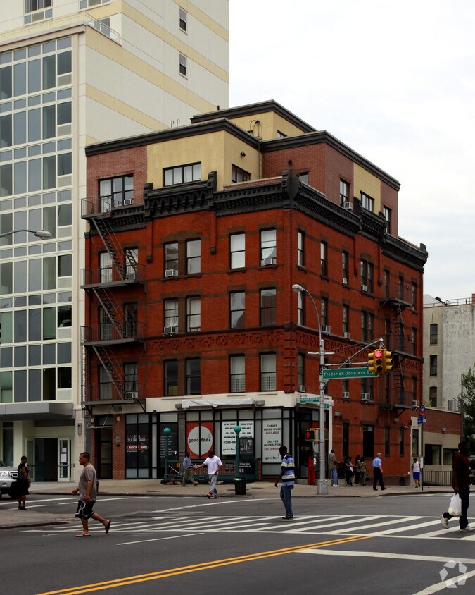Primary Photo - 2149 Eighth Avenue