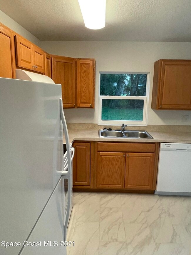 Building Photo - 607 S Carolina Ave