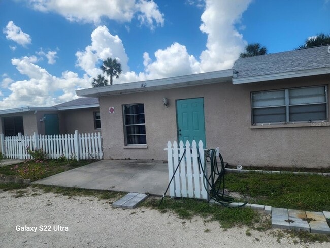 Foto del edificio - 1821 Los Pinos Rd