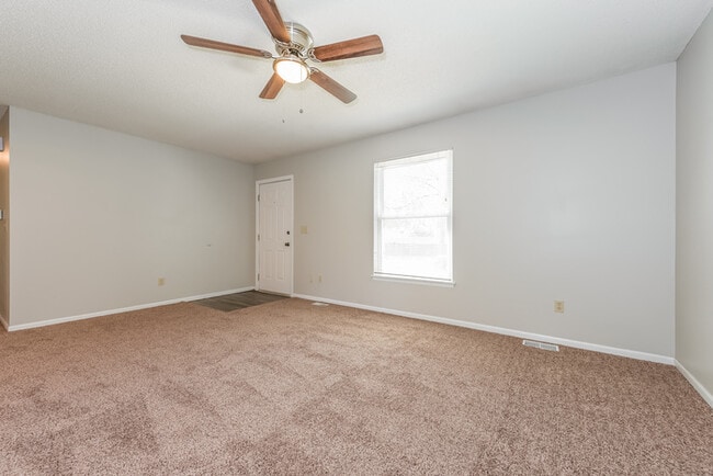 Building Photo - 1100 NE Bryco Dr