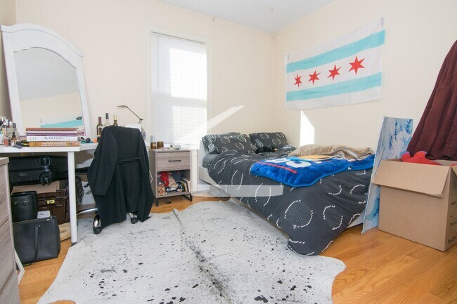 Foto del edificio - Spacious 4 bed 2 bath