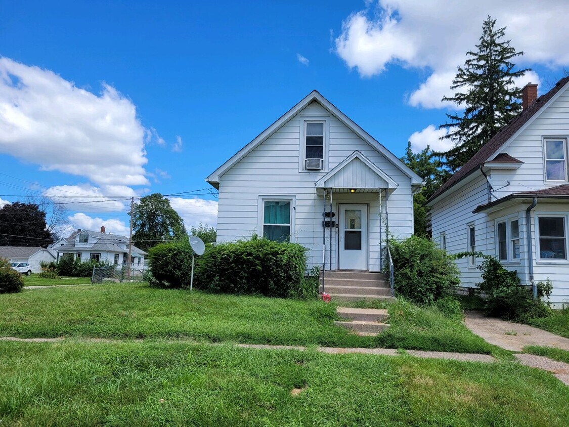 Building Photo - 3 bedroom home