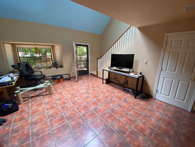 Building Photo - Unfurnished, 1-year long-term rental, Proc...