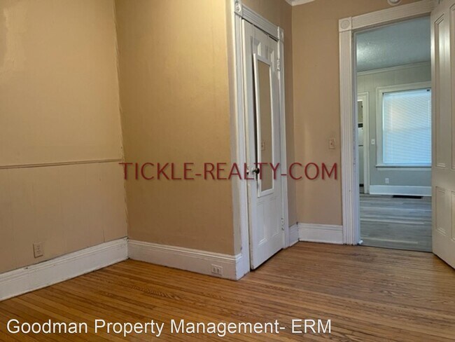 Building Photo - 1 br, 1 bath House - 233 S Goodman St