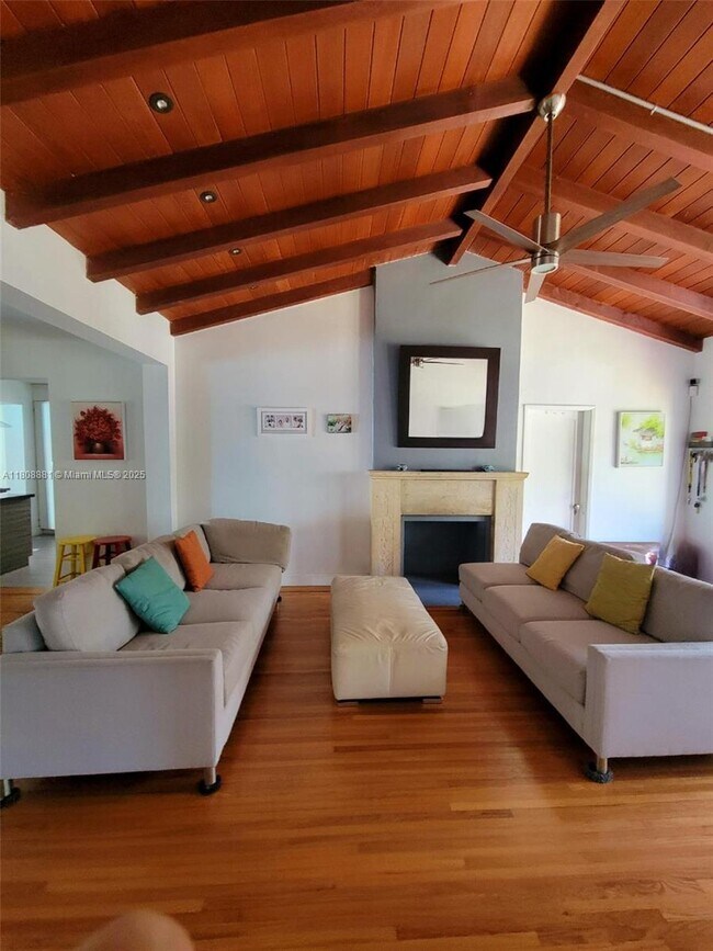 Foto del edificio - 820 NE 72nd Terrace