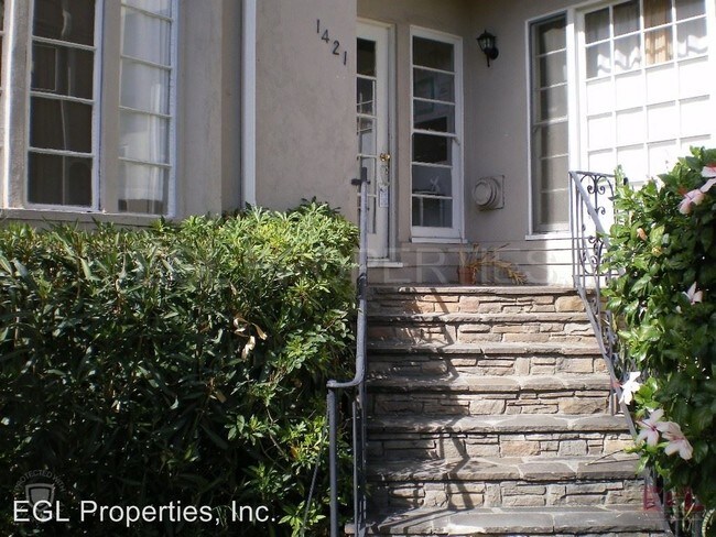 Building Photo - 1417 N Laurel Ave