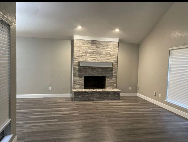 Foto del edificio - 6018 Elkwood Forest Dr