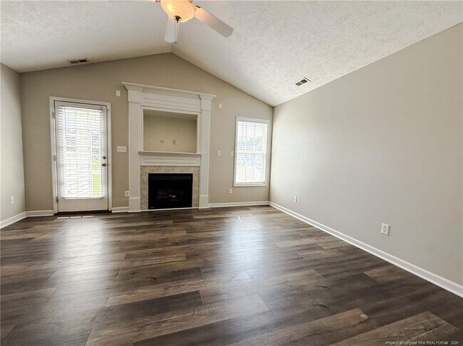 Building Photo - 225 Shakerstone Dr
