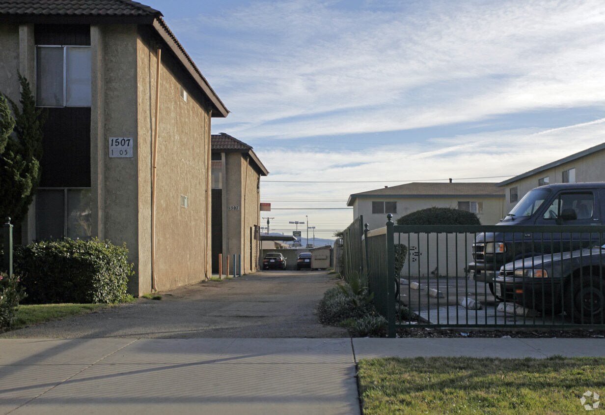 Building Photo - 1513-1515 W Stoneridge Ct