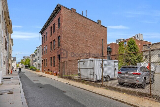 Building Photo - 192 Athens St