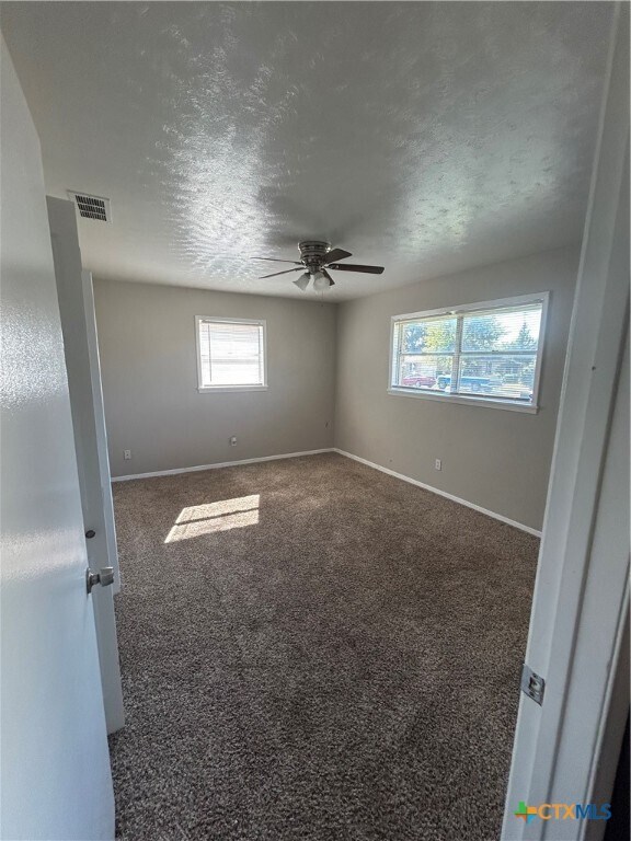 Foto del edificio - 1302 Cedar Dr