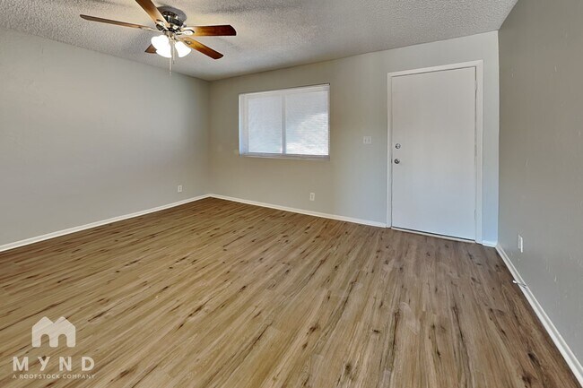 Foto del edificio - 10716 N Arapaho Dr