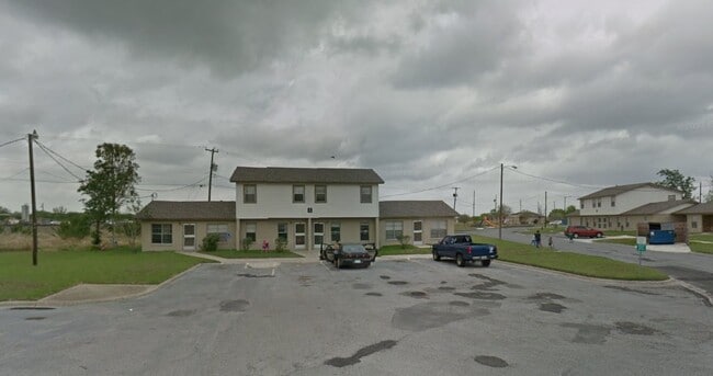 Building Photo - 1100 E Santa Rosa Ave
