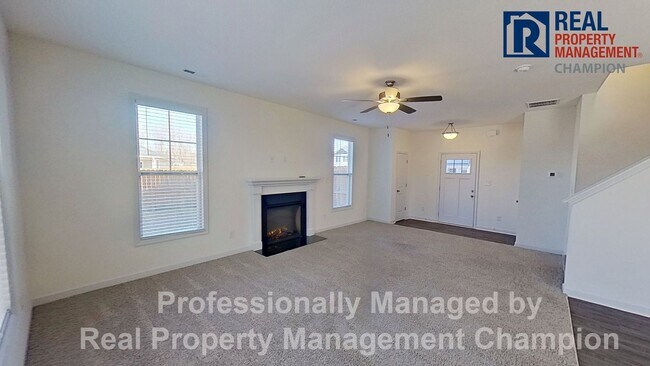 Foto del edificio - Spacious Home with Fenced Back Yard Convenient to Camp Lejeune