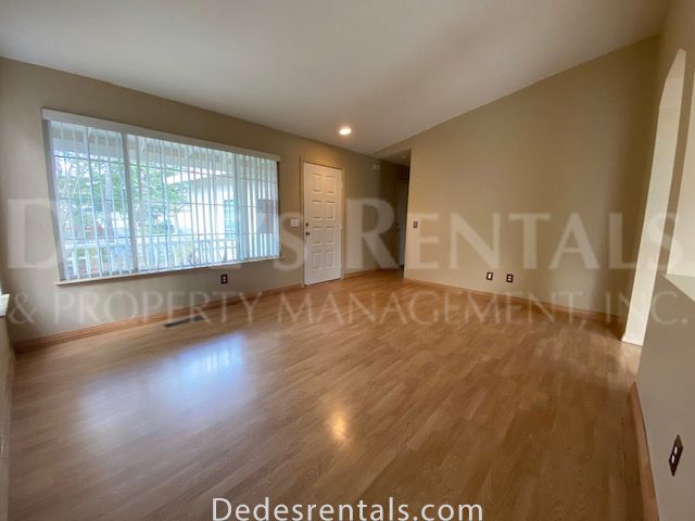 Building Photo - 931 Foothill Dr