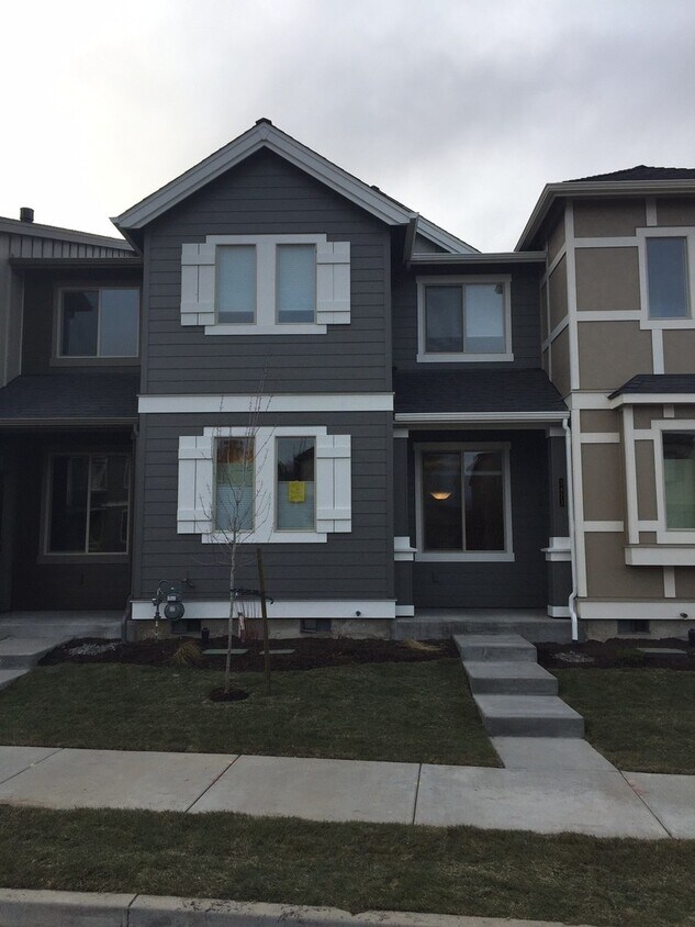 3 Bedroom / 2.5 Bath Town home in SW Redmond House Rental in Redmond