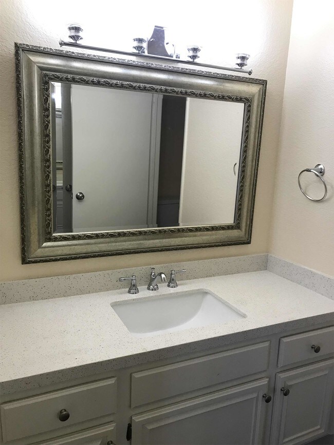 Foto del edificio - 1023 Arbor Ln