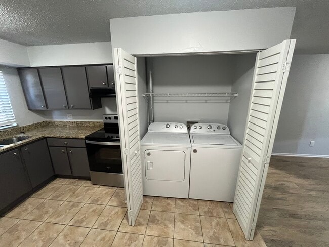 Building Photo - 6912 N 22nd St