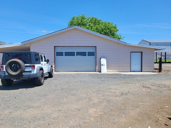 Foto del edificio - Large 3 Bedroom, 2 Bath Home