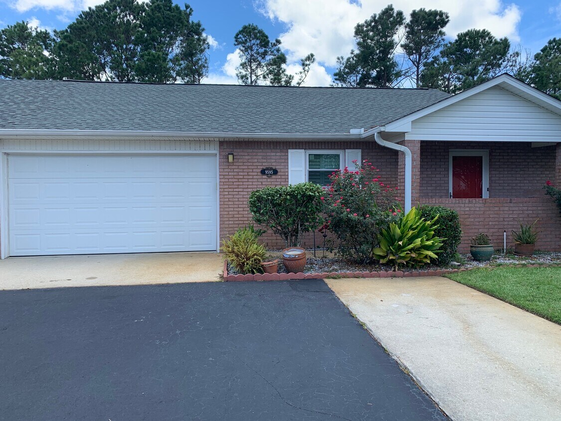 Primary Photo - 9595 Villas Dr