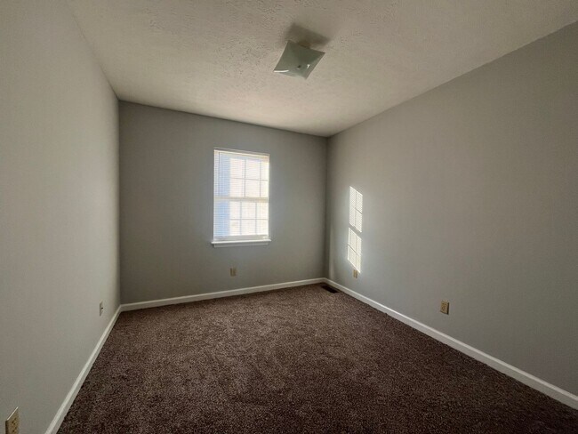Building Photo - 105 Hillridge Ct