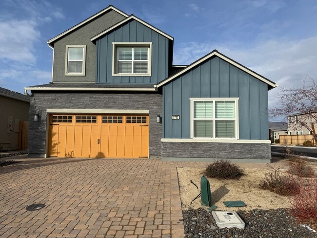 Building Photo - Experience refined living in this beautifully appointed 4-bedroom + den, 3-bath executive residence.