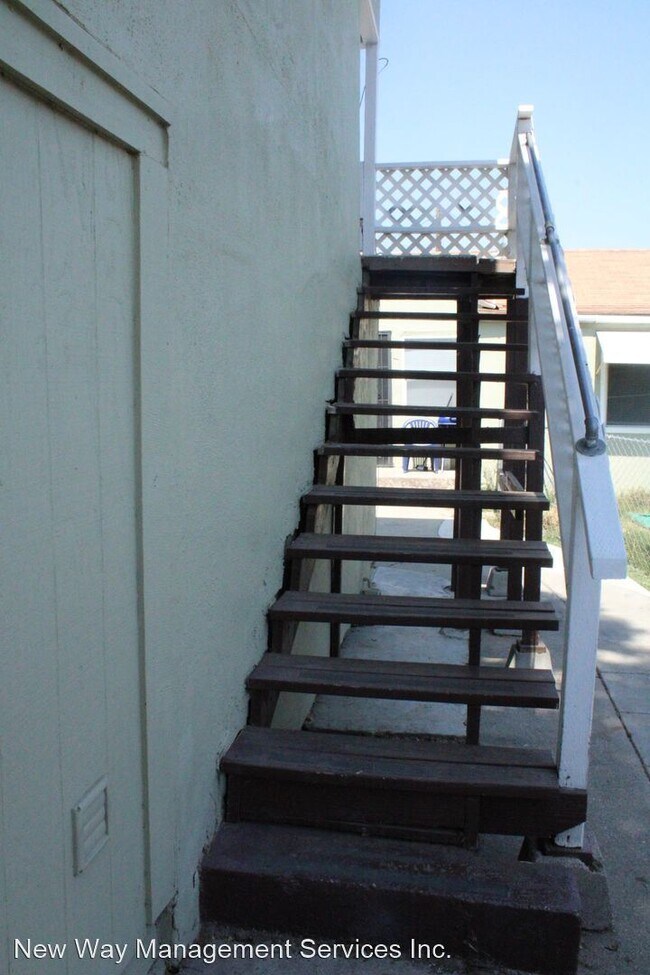 Foto del edificio - 1 br, 1 bath House - 46 1/2 E. 6th Street