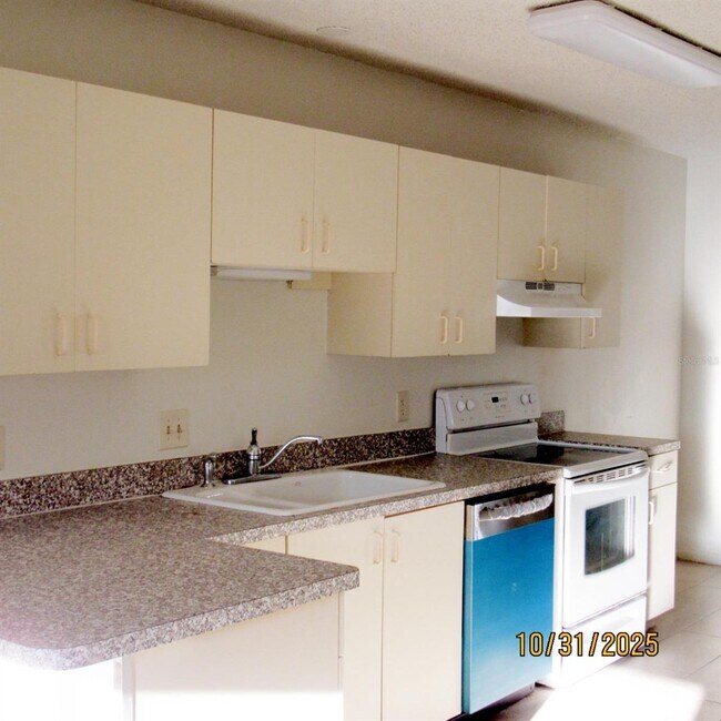 Foto del edificio - 2050 Oleander Blvd