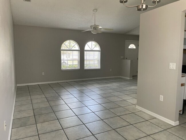 Foto del edificio - 2830 Ascot Ln