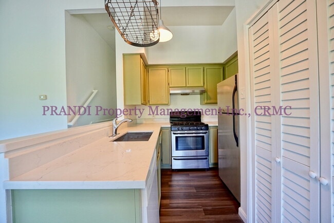 Building Photo - Quality Duplex, Right Near Downtown!