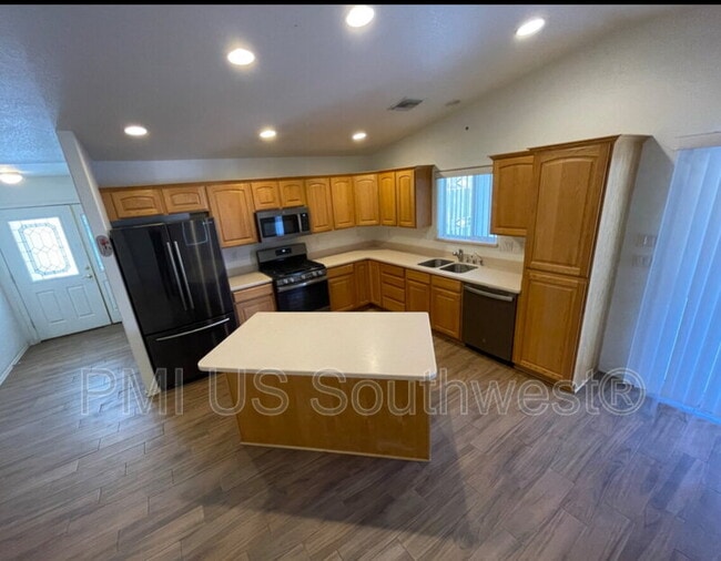 Building Photo - 1720 Central Ave