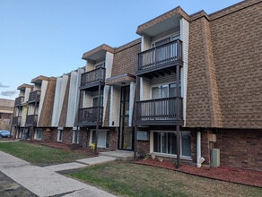 Building Photo - 10620 Brooks Ln