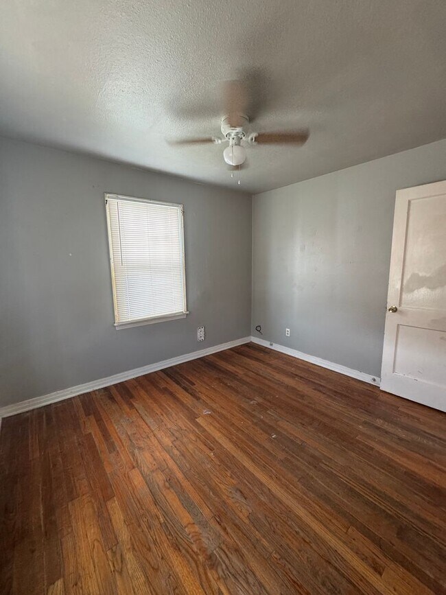 Foto del edificio - Ready to rent on 8/6/2025 2/1 separate dup...